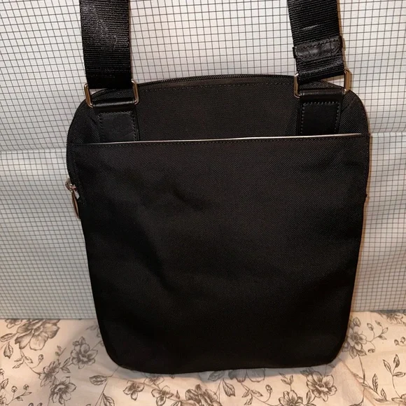 Slim, small laptop iPad bag.